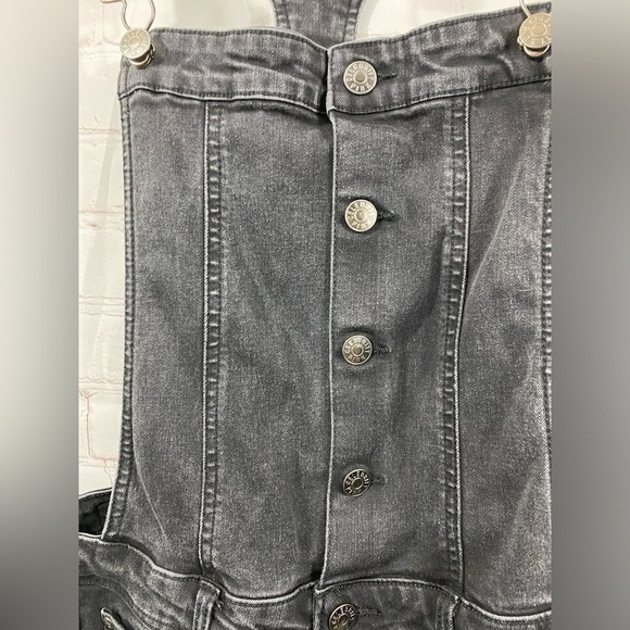 Celebrity Pink Overalls Womens Size Medium Black Wash Distressed Bibbed Overalls - Picture 6 of 6